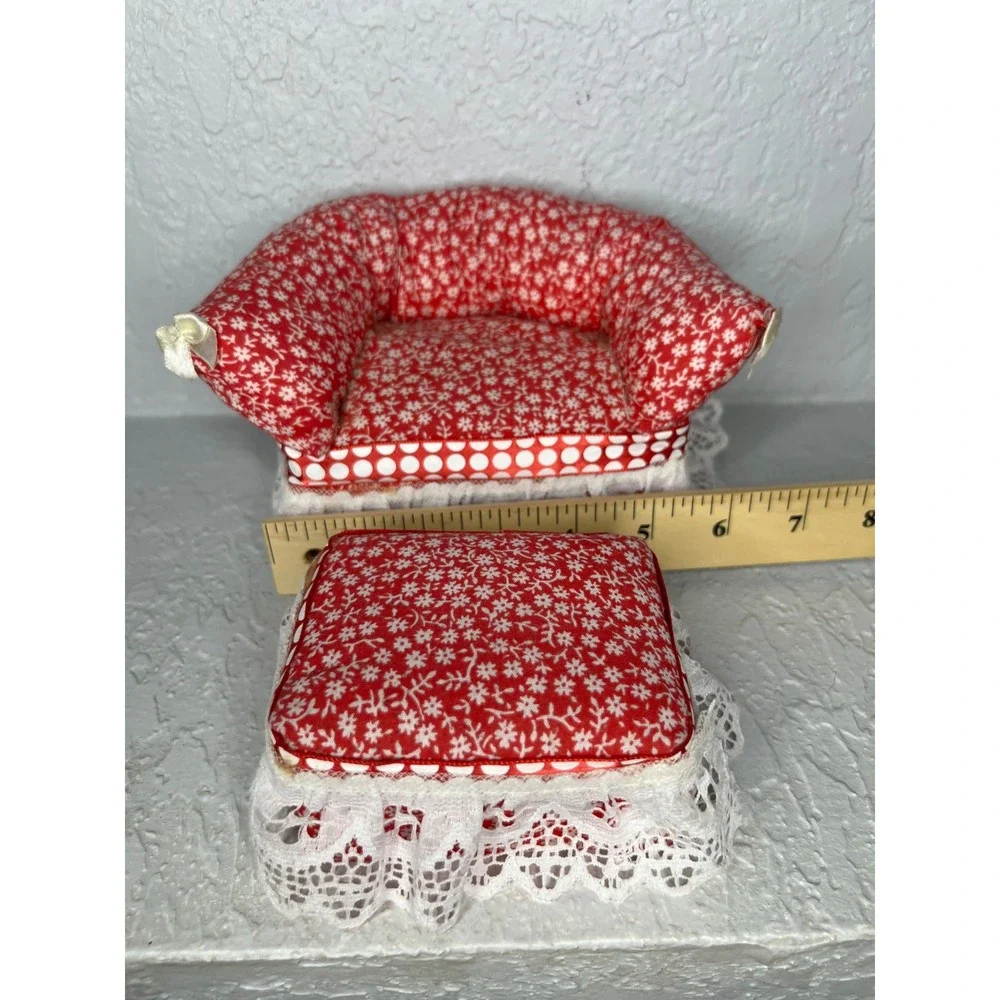 Handmade 8x4in Dollhouse Furniture Set Unisex OS Red/White Good Floral Lace Trim